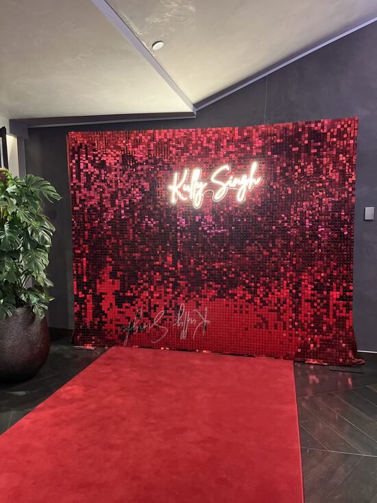 Sarkana mirdzoša foto siena (noma)