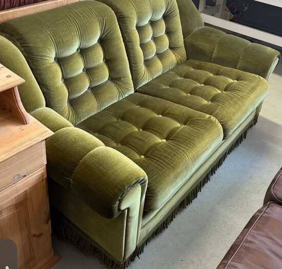 Olīvu (sūnu) zaļš divvietīgs dīvāns, noma