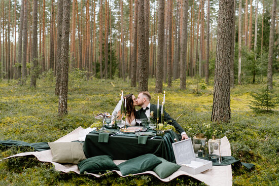 MEŽA SKŪPSTI - romantisks pikniks jaunajam pārim