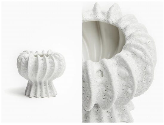 Balta skulpturāla vāze (noma)