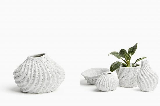 Maza balta skulpturāla vāze (noma)