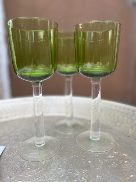 Zaļa vīna vai ūdens glāze (noma)
