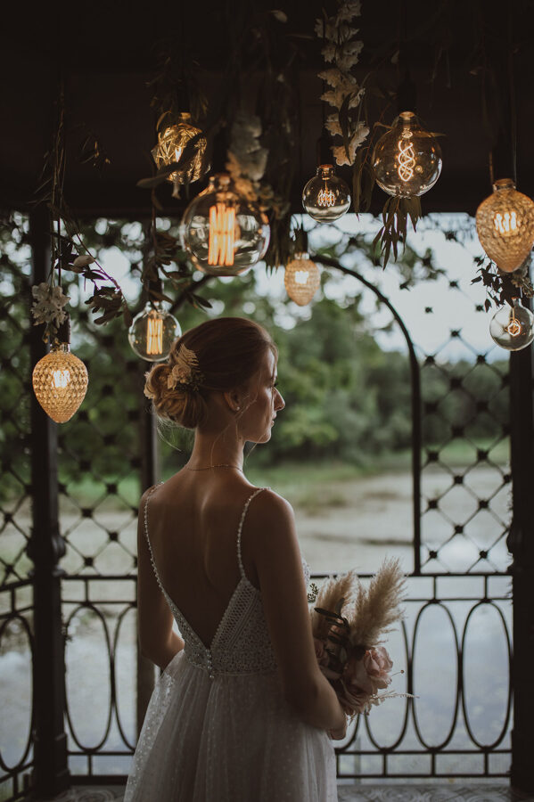 Lampiņu aplis, dekoratīva gaisma kāzām (noma)