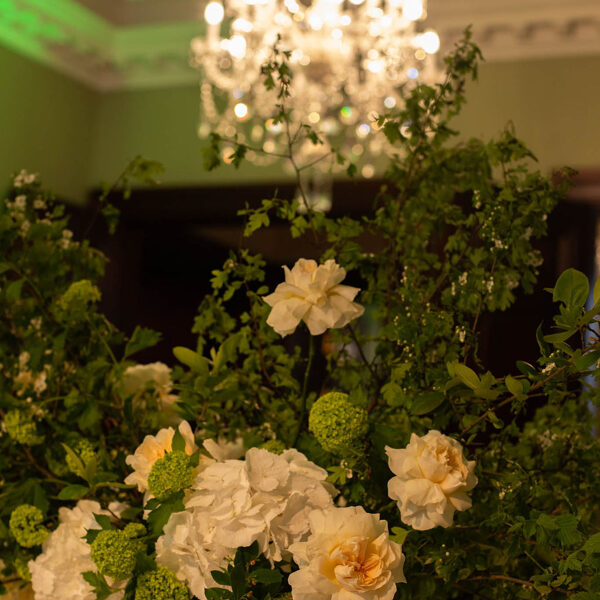 Melngalvju Nams - dekorācijas