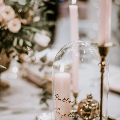 kāzu izstādes stenda noformējums